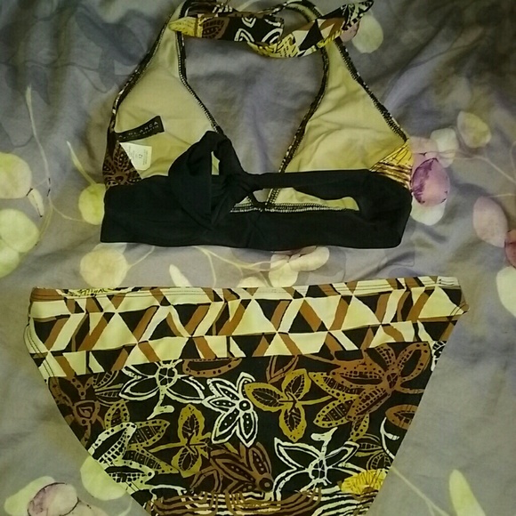 Bikini - Picture 2 of 3